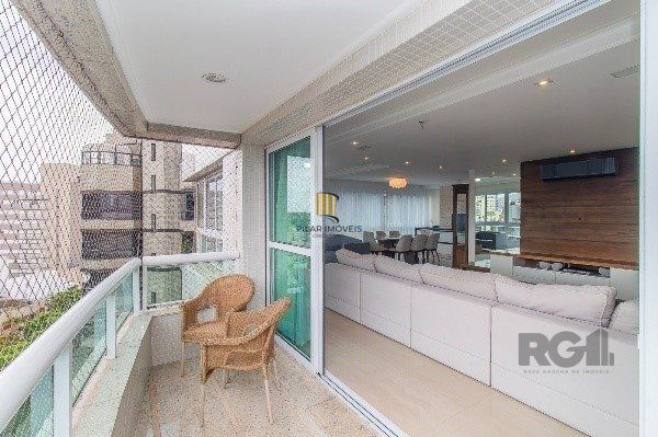 Apartamento de alto padrão, 3 suítes, 3 vagas, ao lado da Praça da Encol
