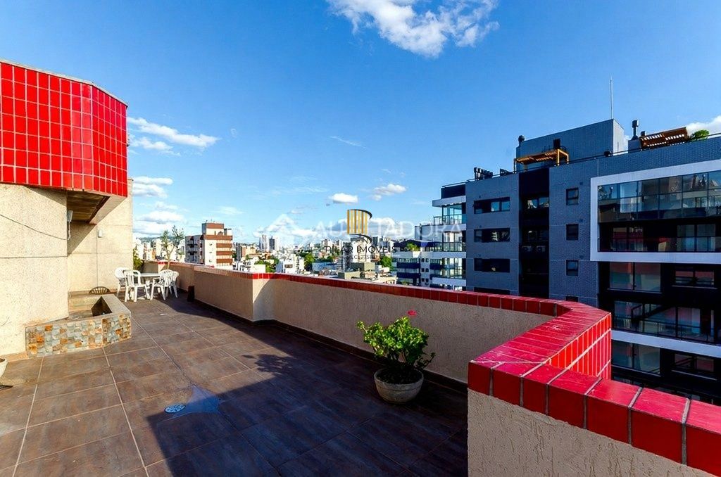 Vende-se cobertura com 3 quartos (1 suíte), 311m² e 3 vagas – Rio Branco