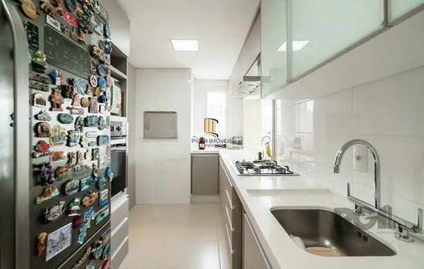 Vende-se luxuoso apartamento 3 suítes, 2 vagas a 50m da Encol - 148m² - Bela Vista