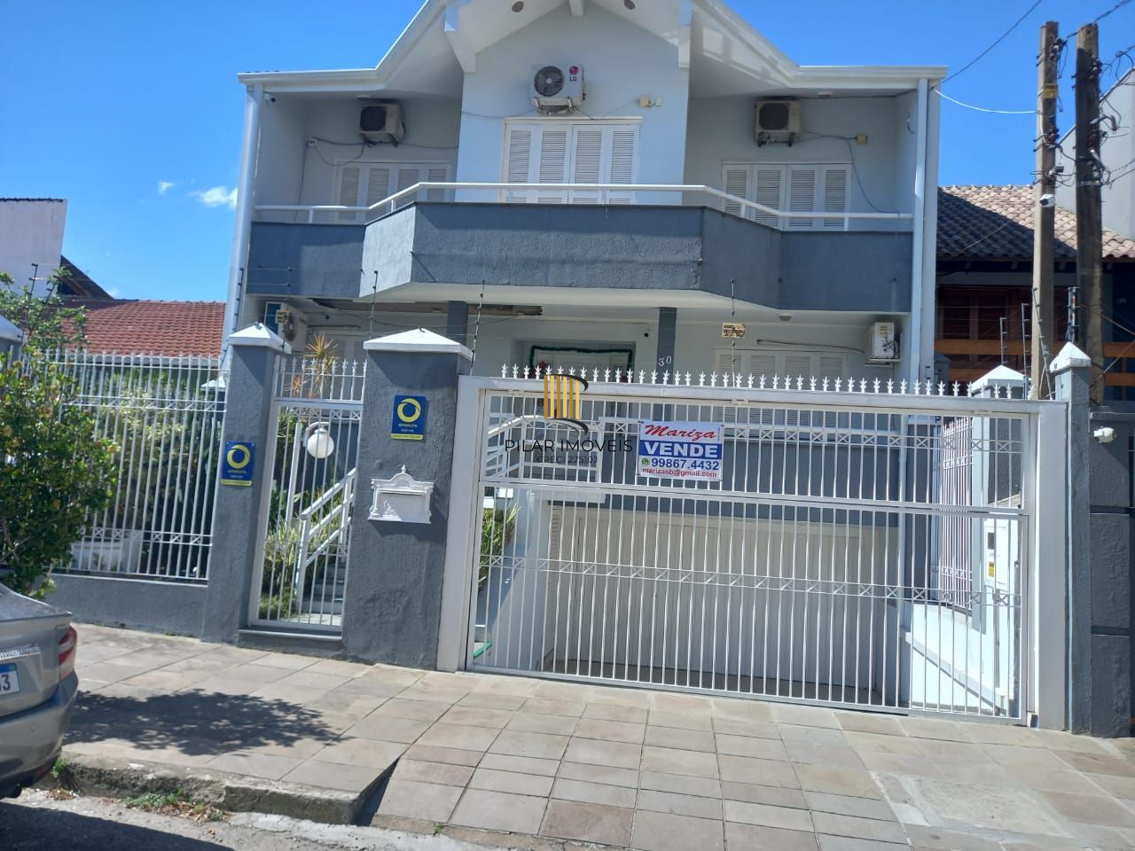 Vende-se sobrado com 5 quartos (3 suítes), 428m² e 3 vagas – Alto Petrópolis