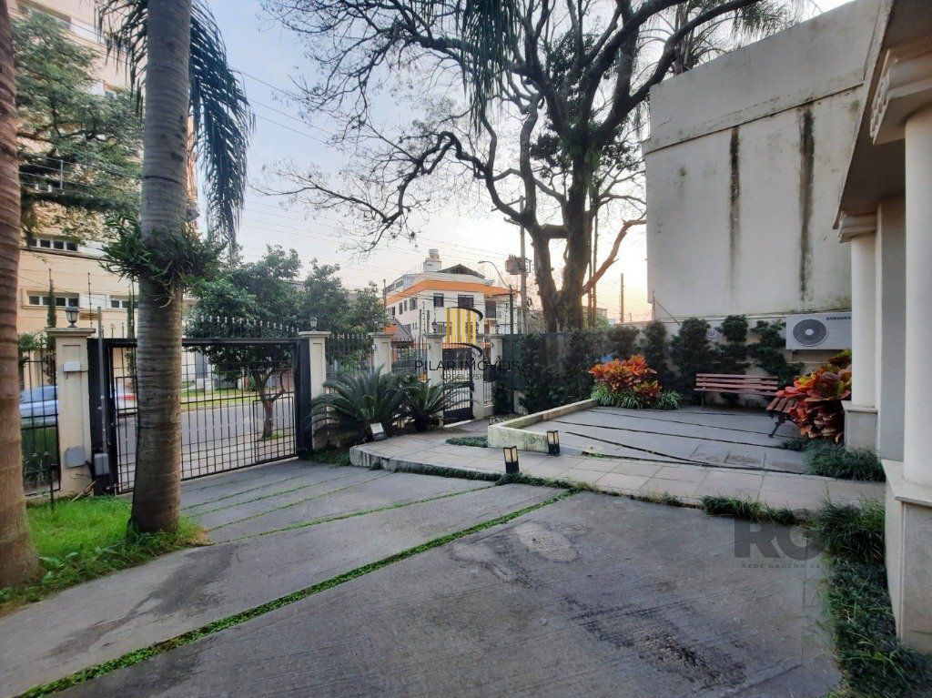 Vende-se apartamento impecável 2 quartos com suíte, 2 vagas cobertas, próximo da PUCRS - 80m² - Jardim Botânico
