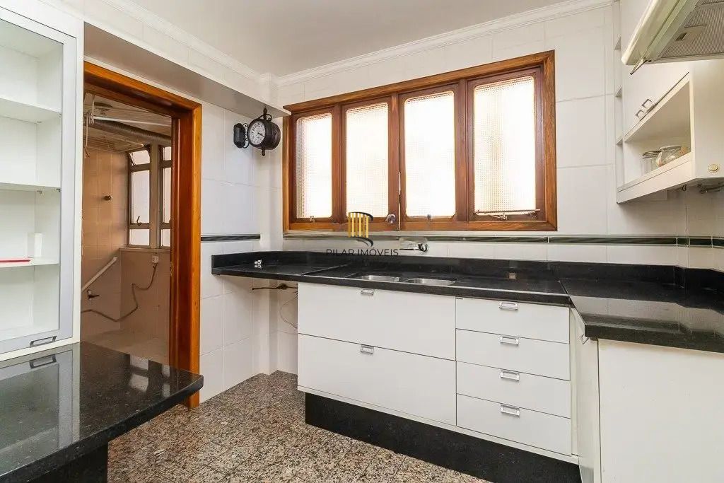Vende-se apartamento com 3 quartos( 1 suíte), 111m² e 1 vaga – Auxiliadora