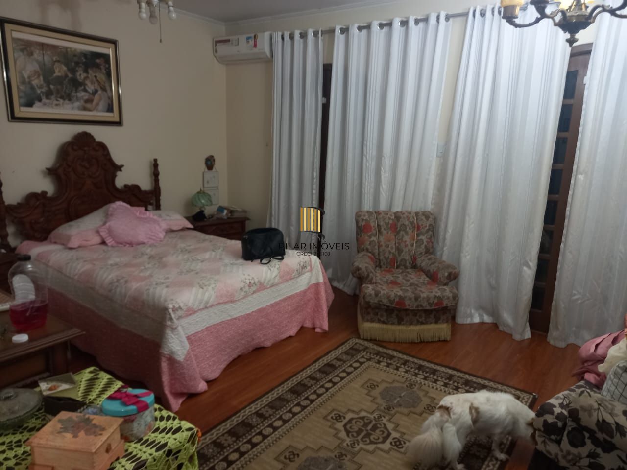 Excelente casa localzada ma Rua Santo Camaratto com 4 D e 1 suite