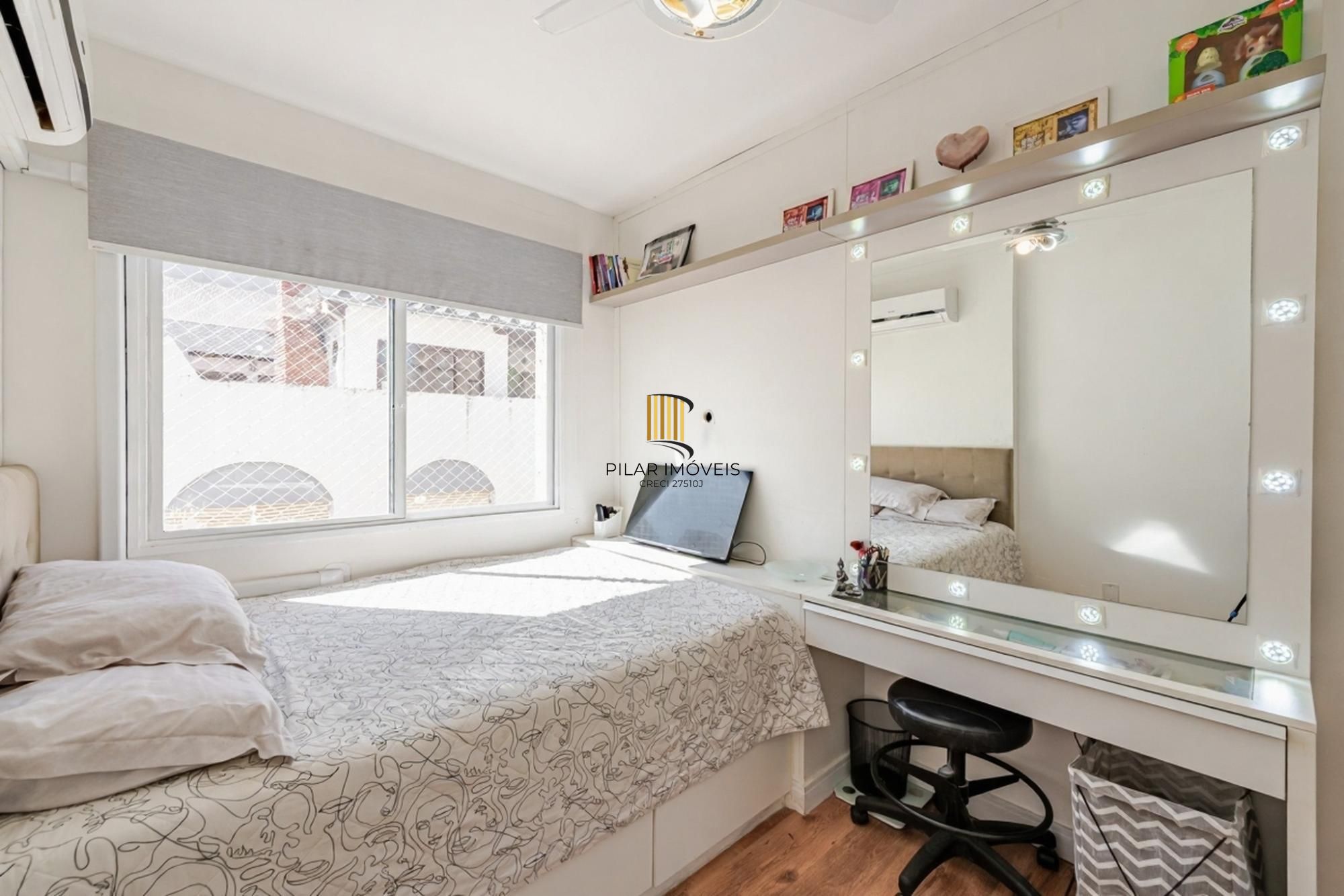 Vende-se cobertura duplex com 3 quartos (1 suíte), 117m² e 1 vaga – Menino Deus