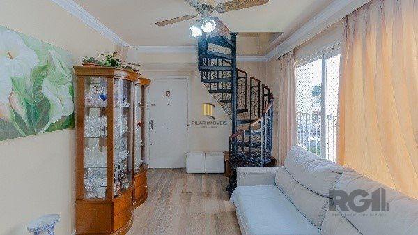 Vende-se excelente cobertura 2 quartos com suíte, 3 vagas de garagem com 156m² no Petrópolis