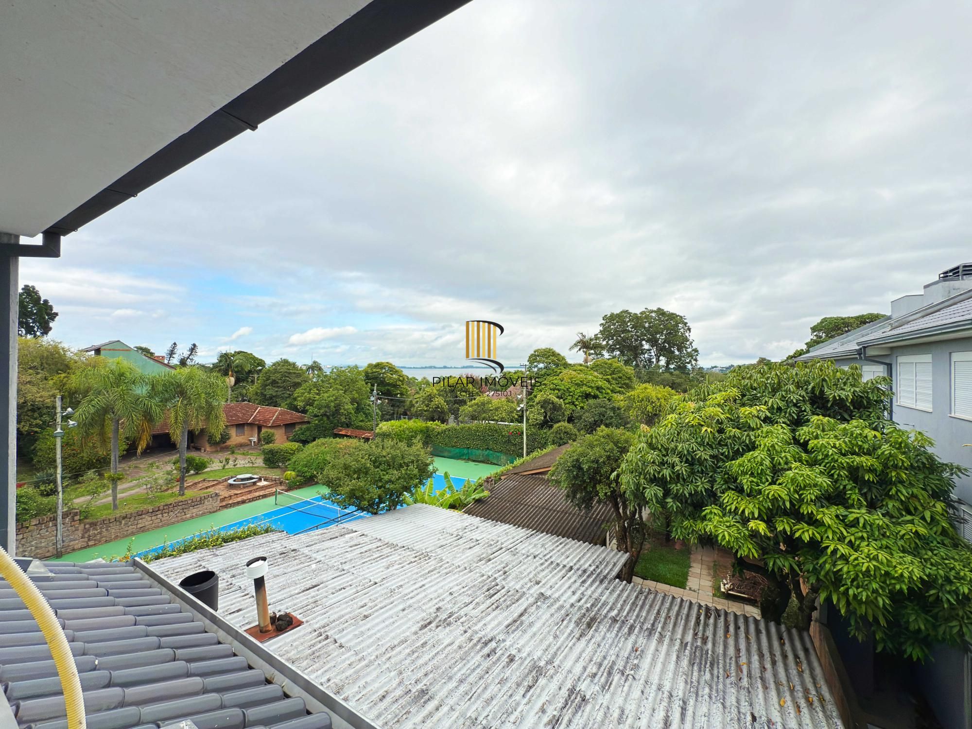 Vende-se casa em condomínio com 4 dormitórios (2 suítes), 3 vagas  – Tristeza