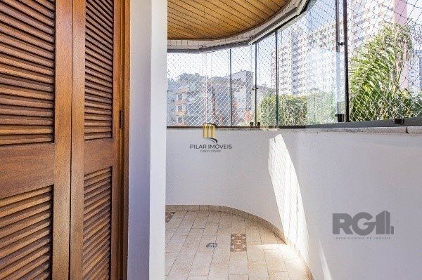 Vende-se luxuoso apartamento 3 quartos com suíte, 2 vagas, lareira, churrasqueira, próximo da encol - 133m² - Bela Vista