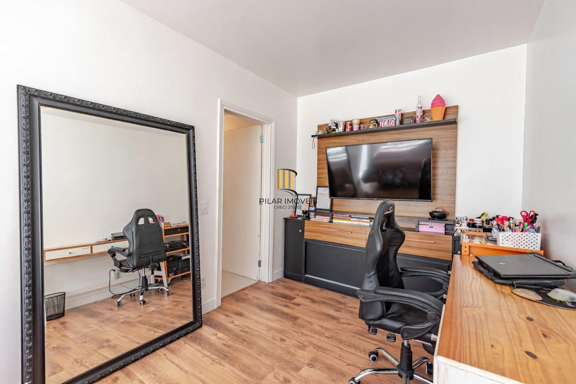 Vende-se cobertura duplex com 3 quartos (1 suíte), 117m² e 1 vaga – Menino Deus