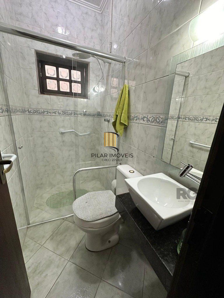 Vende-se ampla casa 3 quartos com hidro, 2 vagas, living com ladeira e salão de festas com churrasqueira - 260m² - Medianeira
