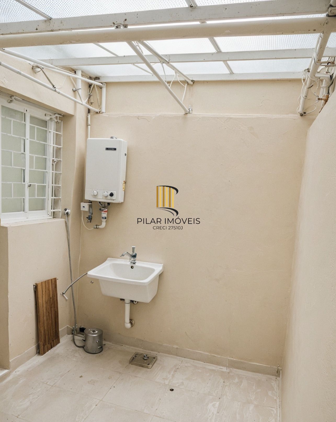 Vende-se apartamento térreo com pátio de 1 quarto - Santa Cecília
