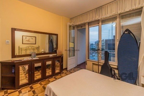 Amplo Apartamento de 3 quartos com suíte e 2 sacadas, com Vista para o Guaíba e 1 Vaga - Moinhos de Vento - 126m²