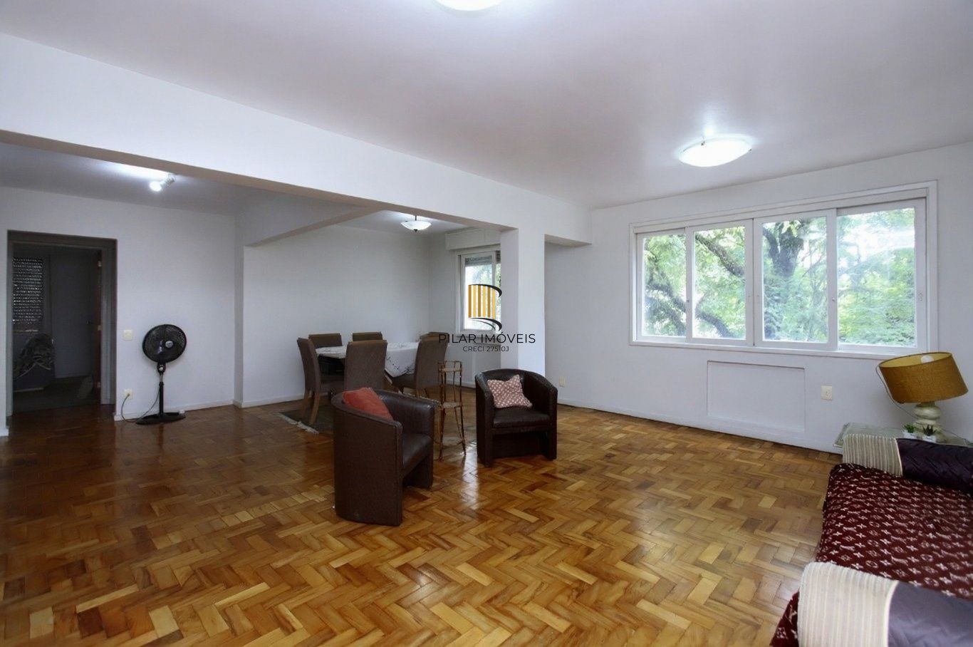 Vende-se apartamento com 3 quartos (1 suíte), 104 m² e 1 vaga – Moinhos de Vento