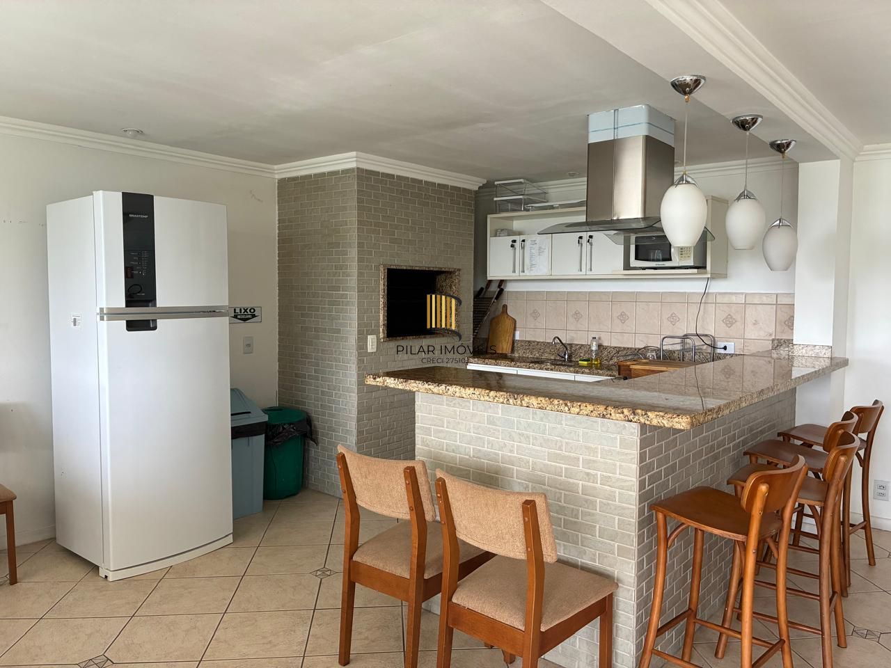 Vende-se amplo apartamento 3 quartos com suíte e 2 vagas no Menino Deus  - 158,4m²