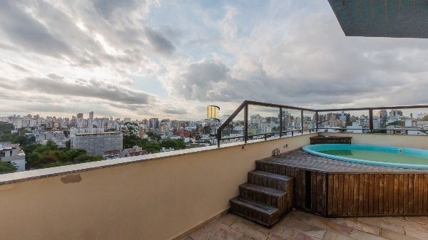 Vende-se cobertura com 3 quartos (1 suíte), piscina privativa, 202m² e 2 vagas - Mont Serrat