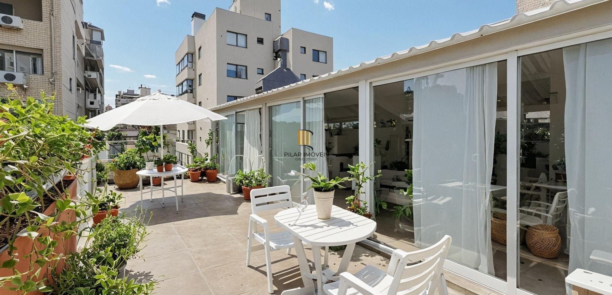 Vende-se ampla cobertura com 3 suítes, 3 vagas e 261 m² - Bela Vista