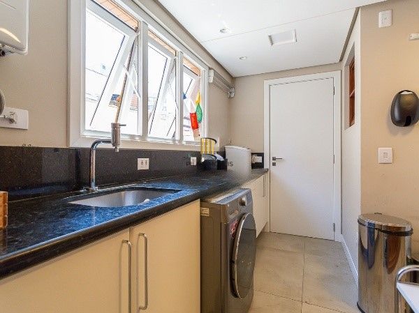 Apartamento com 4 quartos, 1 suíte e 2 vagas — 200 m² — Bela Vista