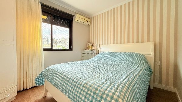 Vende-se apartamento com 2 quartos, 81 m²e 2 vagas – Petrópolis