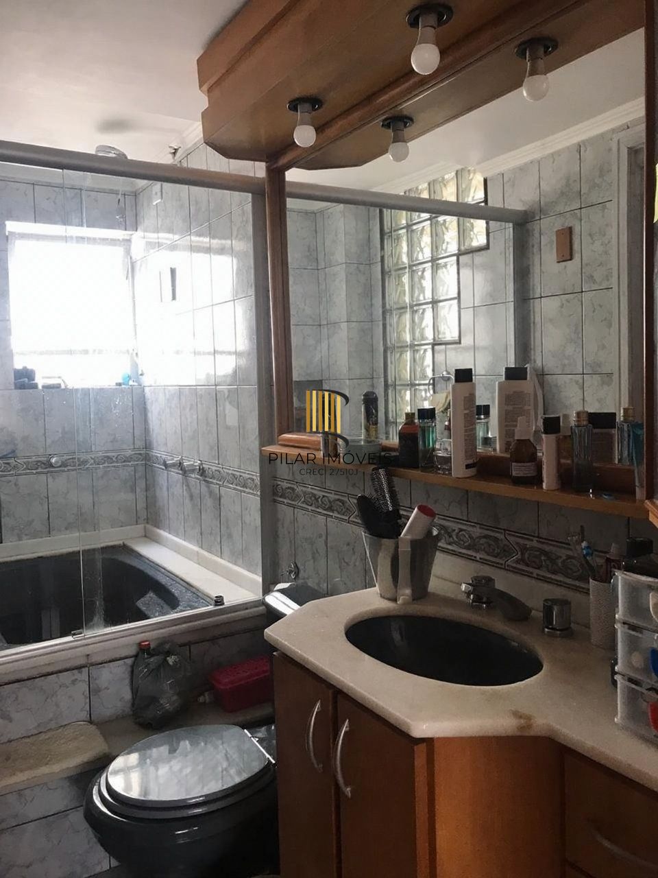 Vende-se apartamento com 2 quartos(1 suíte), 77m² e 2 vagas – Petrópolis