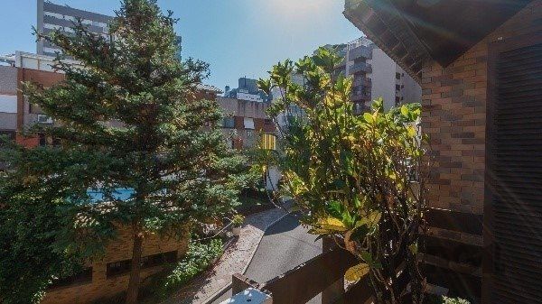 Vende-se ampla casa em condomínio com 3 quartos, suite master, sacada, perto da Encol - 292m² - Bela Vista