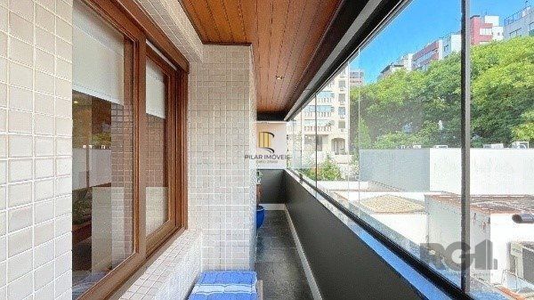 Apartamento de 200m², 4 quartos, 1 suíte e 4 vagas – Moinhos de Vento