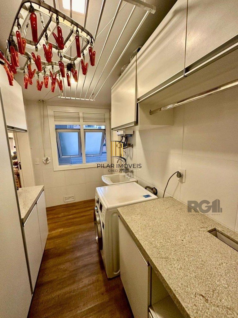 Vende-se luxuoso apartamento com 3 suítes, 2 vagas, lareira no bairro Rio Branco com 133m²