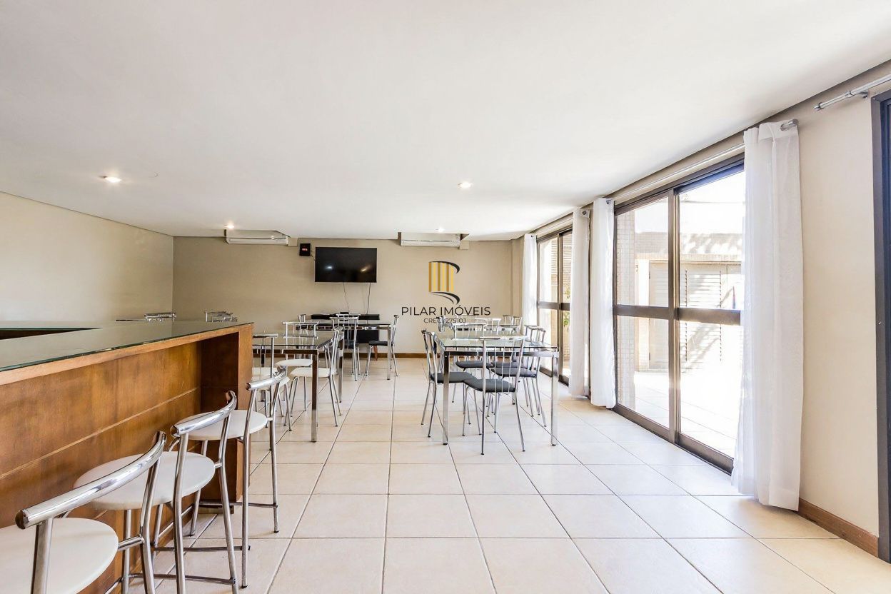 Vende-se apartamento com 2 quartos (1 suíte), 75 m² e churrasqueira - Petrópolis