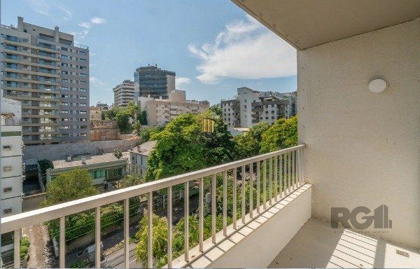 Vende-se apartamento 3 quartos com suíte e duas vagas - 134m² - Moinhos de Vento