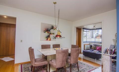 Vende-se apartamento com 3 quartos (1 suíte), 91 m² e 1 vaga – Menino Deus