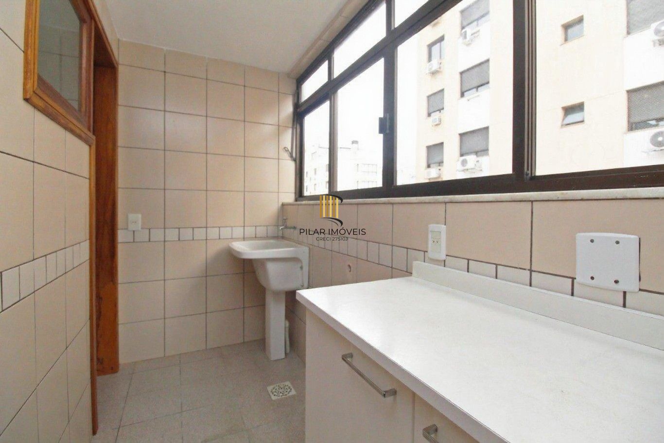 Vende-se cobertura com 3 dormitórios, piscina, 245m² e 2 vagas - Mont Serrat