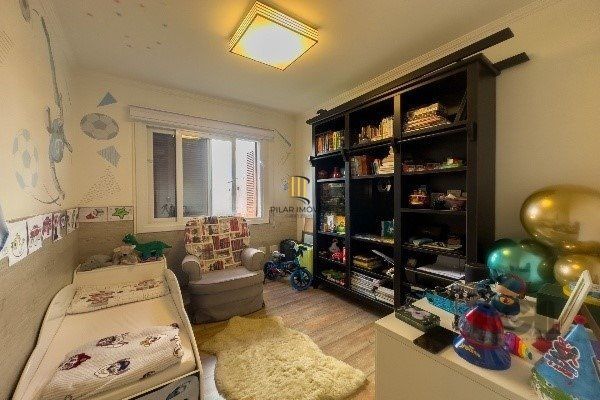 Apartamento de 3 Dormitórios com Suíte e 2 Vagas no Bairro Petrópolis - 160m²