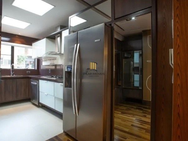 Vende-se amplo apartamento luxuoso 3 suítes e 3 vagas, hidro, mobiliado, dependência completa - 221m² - Bela Vista