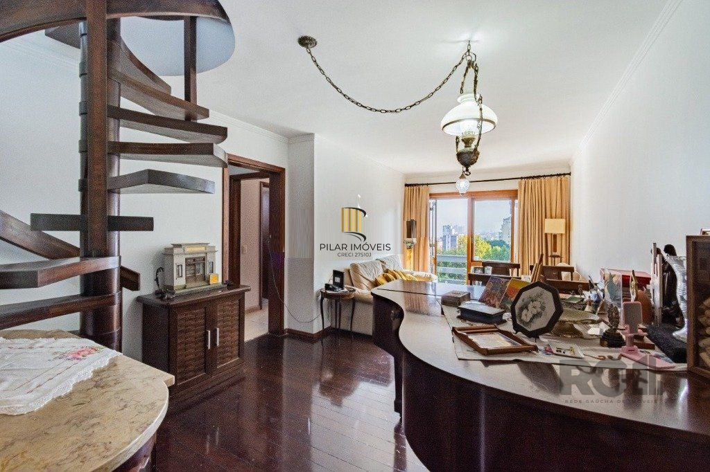 Vende-se ampla cobertura com 3 dormitórios 3 vagas - 269m² - Bairro Moinhos de Vento