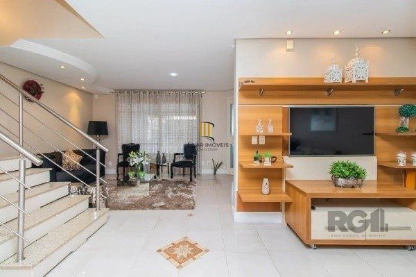 Casa  impecável com 3 quartos (1 suíte) e 2 vagas cobertas,