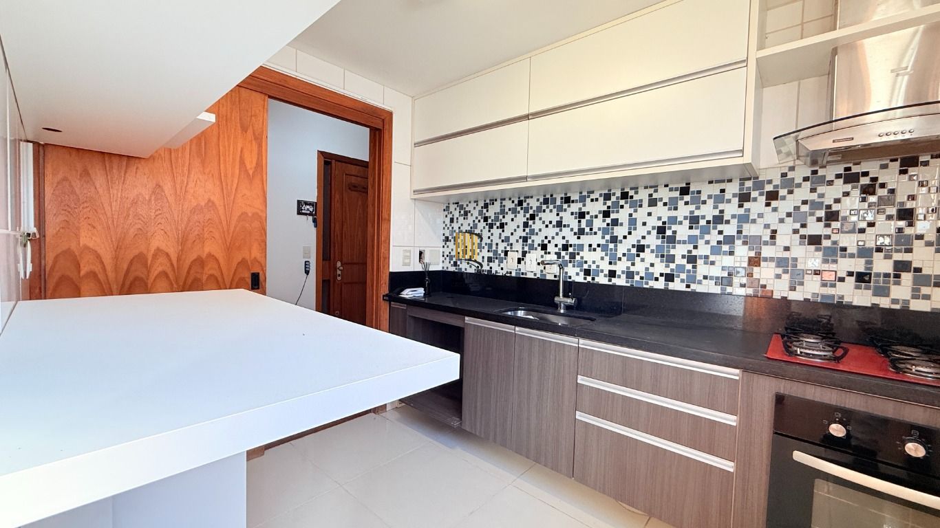 Vende-se apartamento com 3 quartos(1 suíte), sacada, churrasqueira e 1 vaga – 114 m² – Mont’Serrat