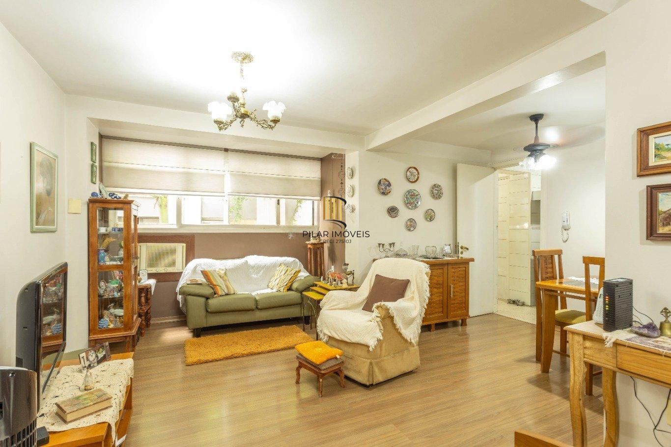 Vende-se cobertura com 3 quartos,(1 suíte) e 1 vaga – 167 m² – Bom Fim
