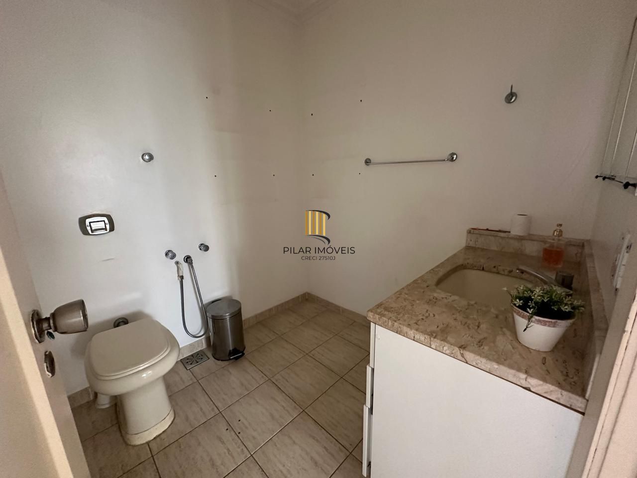 Vende-se apartamento 3 quartos, dependencia completa - 83m² - Bom fim