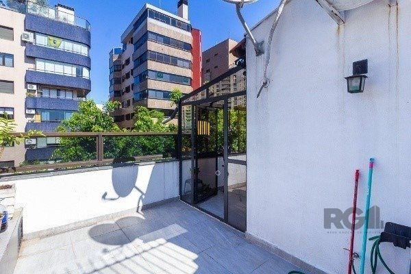 Cobertura para Venda - 100.94m², 3 dormitórios, sendo 1 suites, 2 vagas - Petrópolis