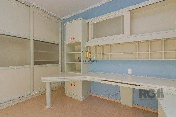 Vende-se luxuoso apartamento 3 quartos c/ suíte, dependência de empregada, gabinete, 2 vagas cobertas - 283m² - Moinhos de Vento