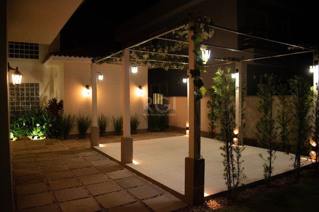 Casa para Venda - 243.12m², 4 dormitórios, sendo 1 suites, 4 vagas - São Vicente