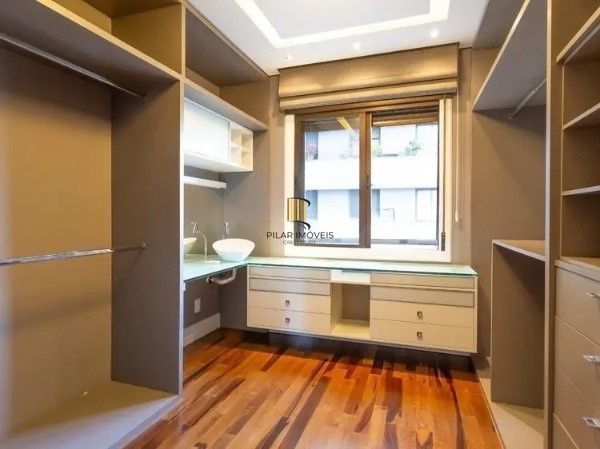 Vende-se amplo apartamento luxuoso 3 suítes e 3 vagas, hidro, mobiliado, dependência completa - 221m² - Bela Vista