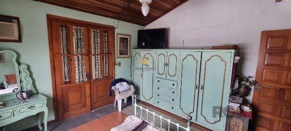 Vende-se ampla casa 6 quartos, 2 suítes, 5 vagas de garagem, churrasqueira e duas entradas individuais - 360m² - Chácara das Pedras