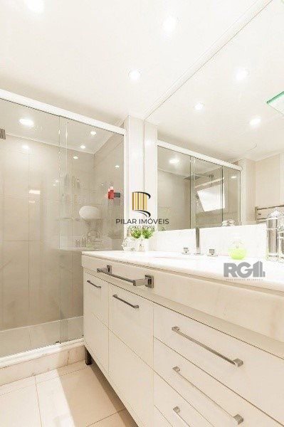 Apartamento Amplo de 3 Dormitórios com Suíte, Lareira e Infraestrutura Completa - 146m² - Mont Serrat