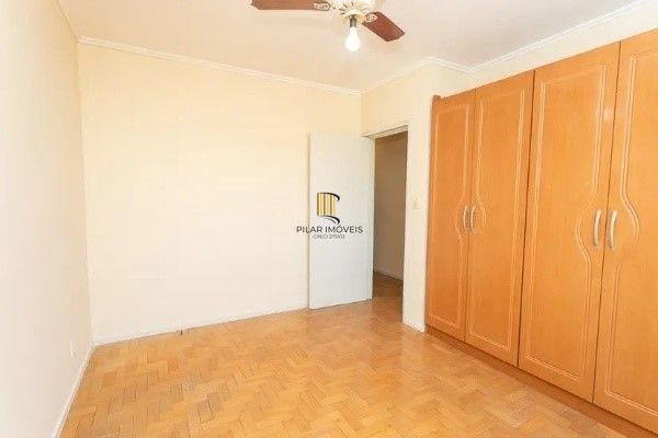 Vende-se apartamento com 3 quartos, 1 suíte, 2 vagas e 116m² - Moinhos de Vento