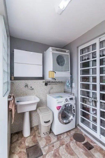 Vende-se belo sobrado com 3 quartos com suíte e 3 vagas cobertas - 182m² - Vila Ipiranga