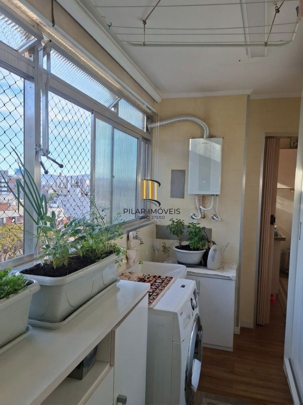 Vende-se apartamento com 3 quartos (1 suíte), 122 m² e 1 vaga – Petrópolis