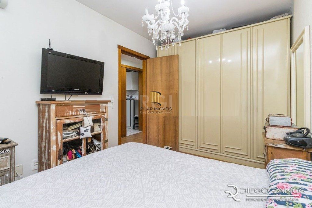 Apartamento á Venda - 71.5m², 2 dormitórios, sendo 1 suíte, 1 vaga - Petrópolis