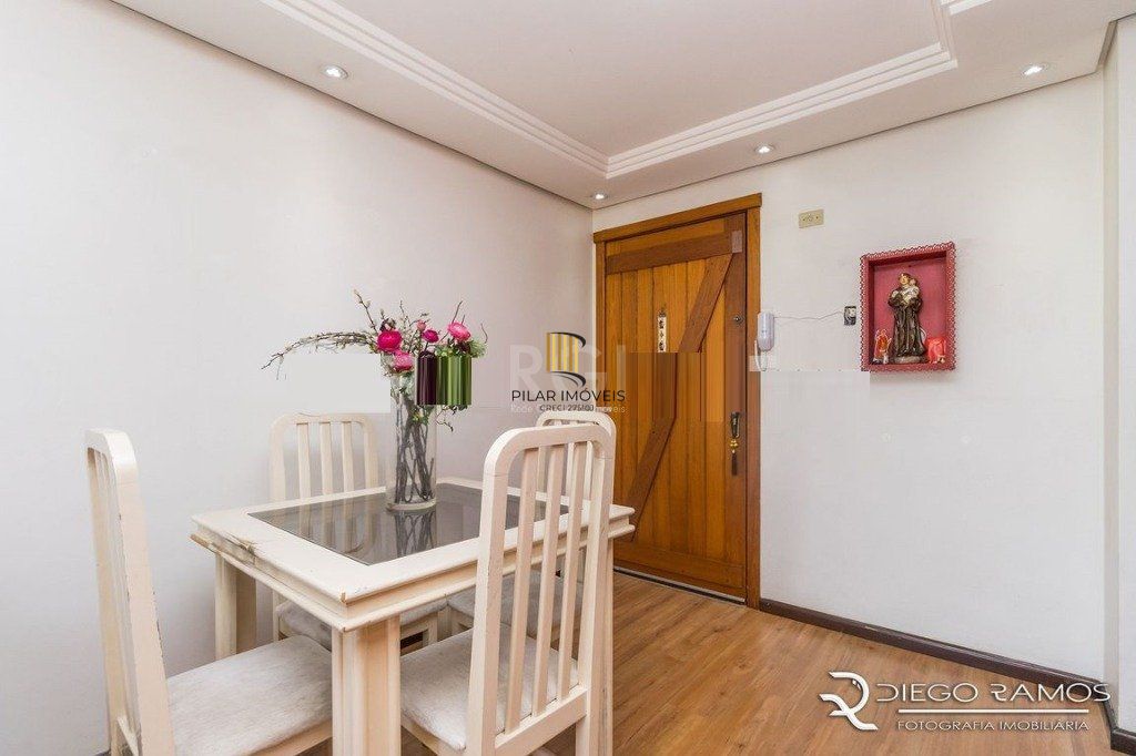 Apartamento á Venda - 71.5m², 2 dormitórios, sendo 1 suíte, 1 vaga - Petrópolis