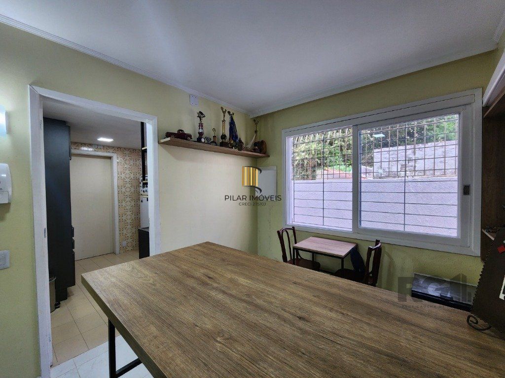 Vende-se excelente cada 3 quartos com suíte, 4 vagas, anexo comn salão de festas, podendo ser usada para fins comerciais - 255m² - Chácara das Pedras