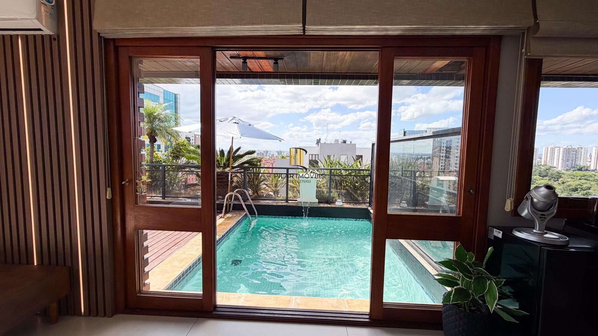 Vende-se linda cobertura com 3 quartos (1 suíte), 209m², 2 vagas e piscina – Três Figueiras