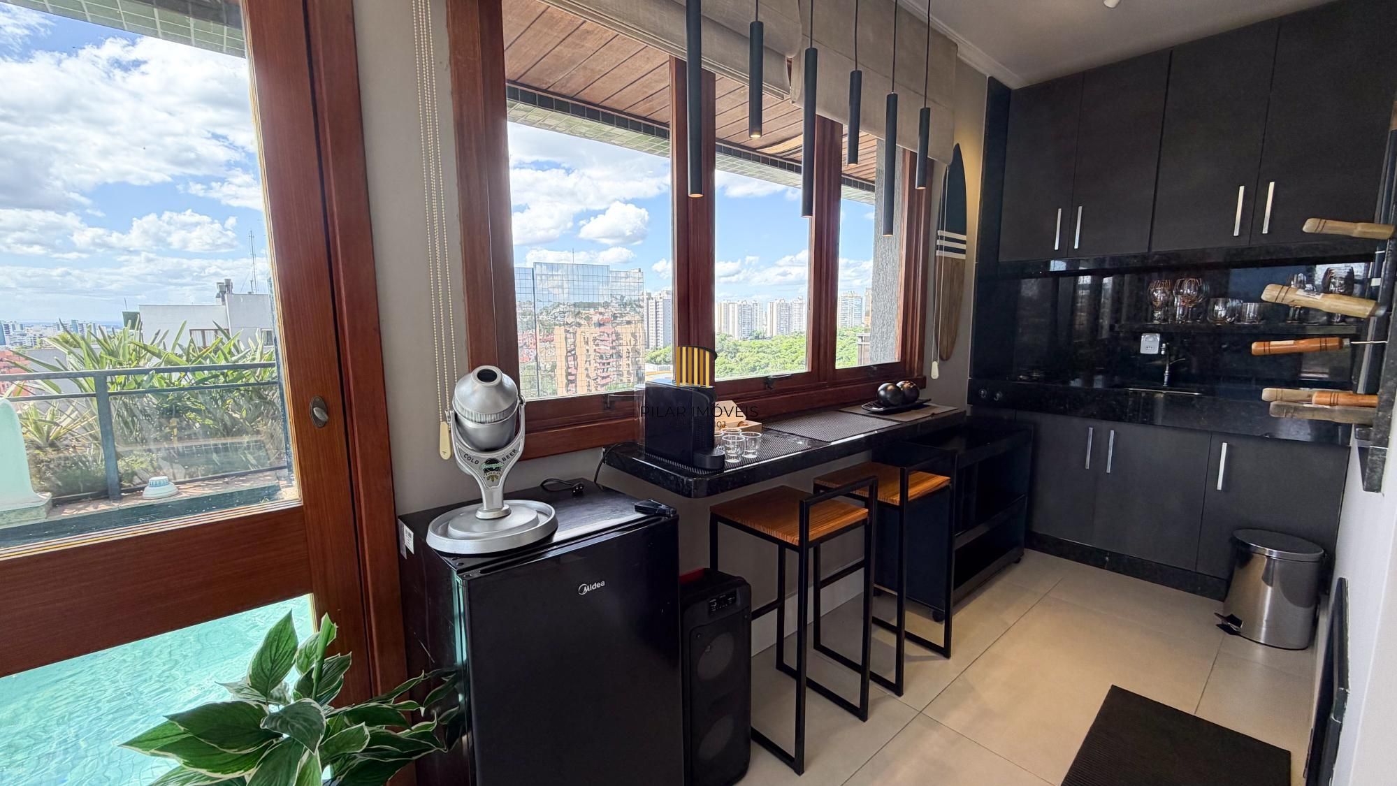 Vende-se linda cobertura com 3 quartos (1 suíte), 209m², 2 vagas e piscina – Três Figueiras